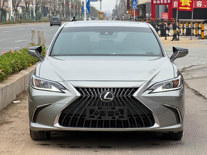 Lexus ES, 2023 — фото 2 из 9