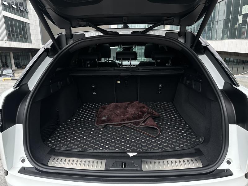 Land Rover Range Rover Velar, 2023 — фото 11 из 12