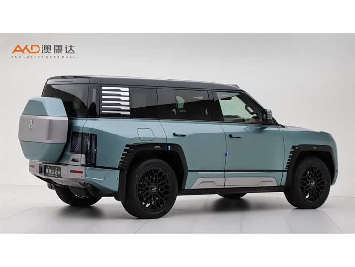 BYD Yangwang U8, 2023 — фото 3 из 9