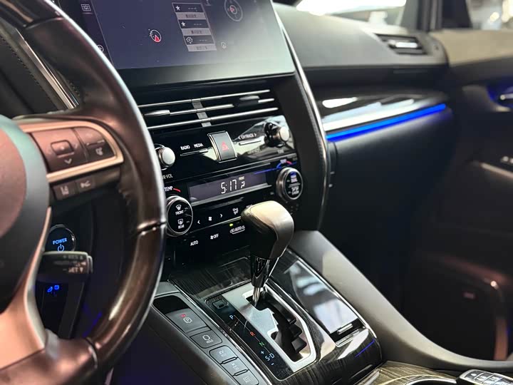 Lexus LM, 2022 — фото 7 из 9