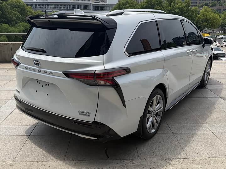 Toyota Sienna, 2024 — фото 7 из 9