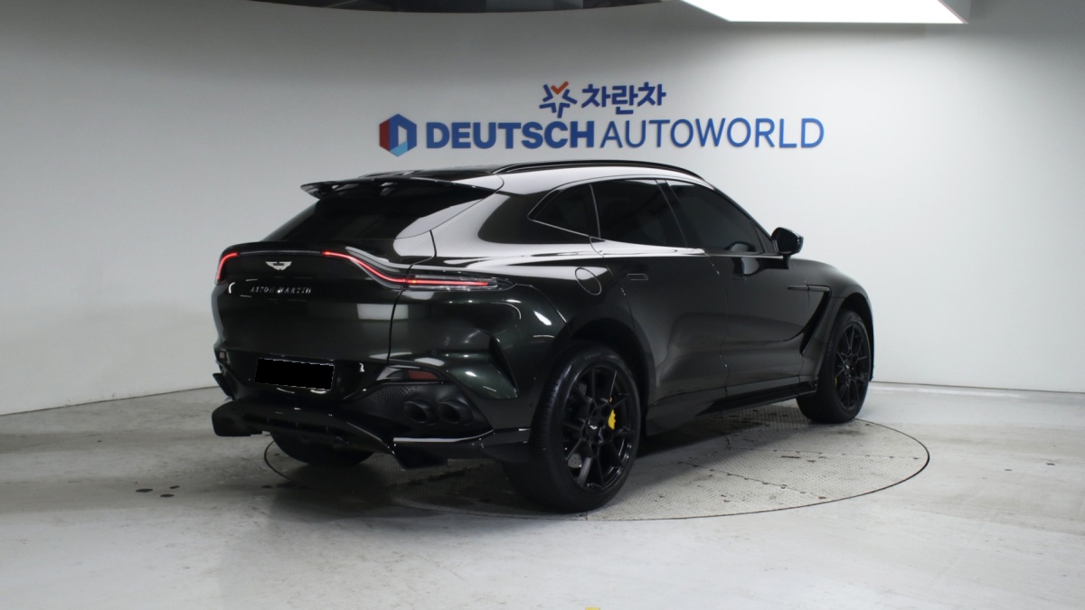 Aston Martin DBX, 2023 — фото 2 из 12