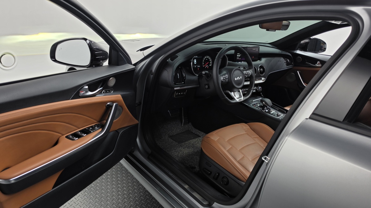 Kia Stinger, 2023 — фото 9 из 12