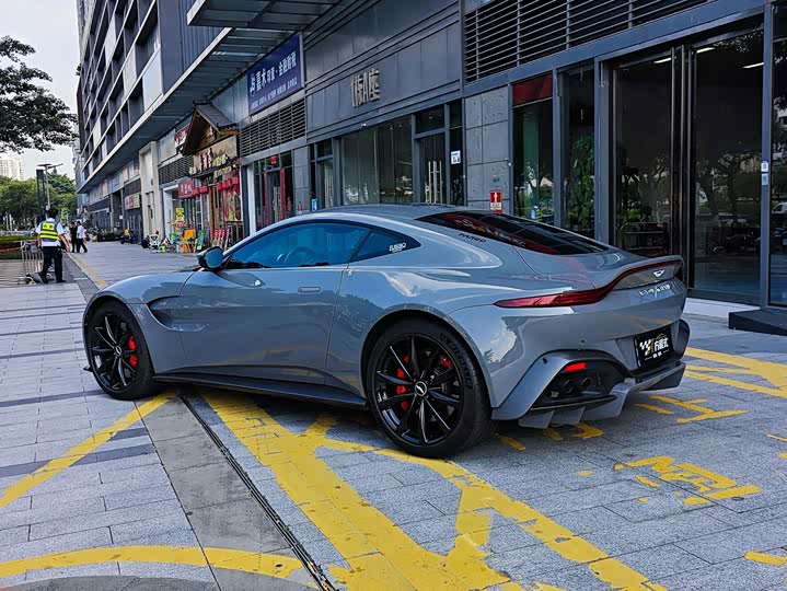 Aston Martin V8 Vantage, 2022 — фото 5 из 9