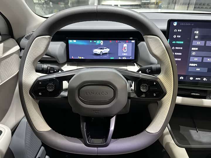 Lynk & Co 06 EM-P Hybrid, 2023 — фото 7 из 9