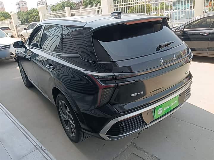 Hongqi HS3 Hybrid, 2025 — фото 5 из 9