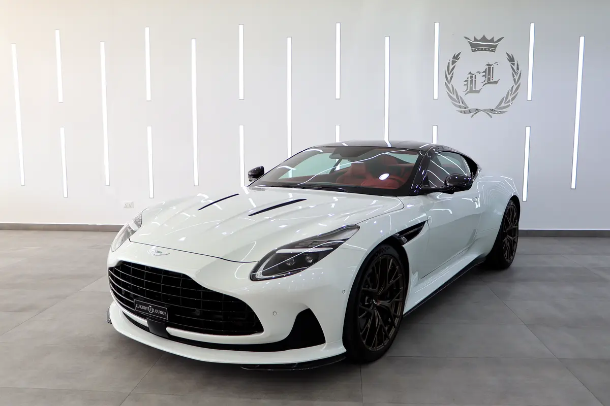 Aston Martin DB12, 2024 — фото 3 из 10