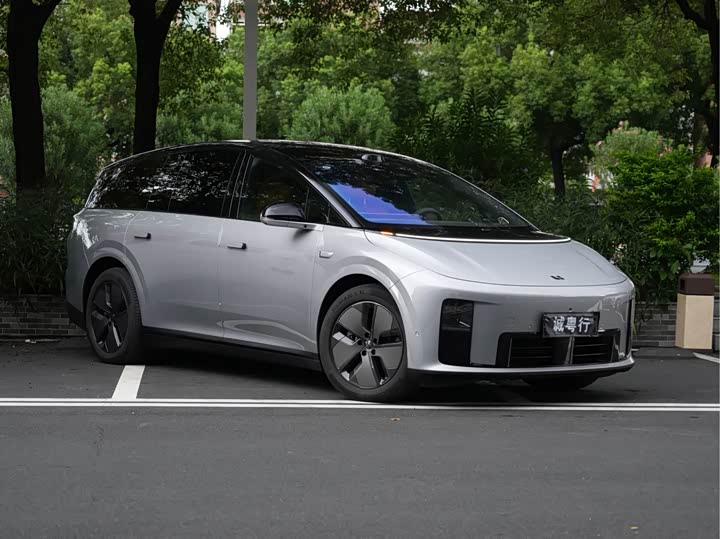 LiXiang i8, 2026 — купить в Санкт-Петербурге под ключ