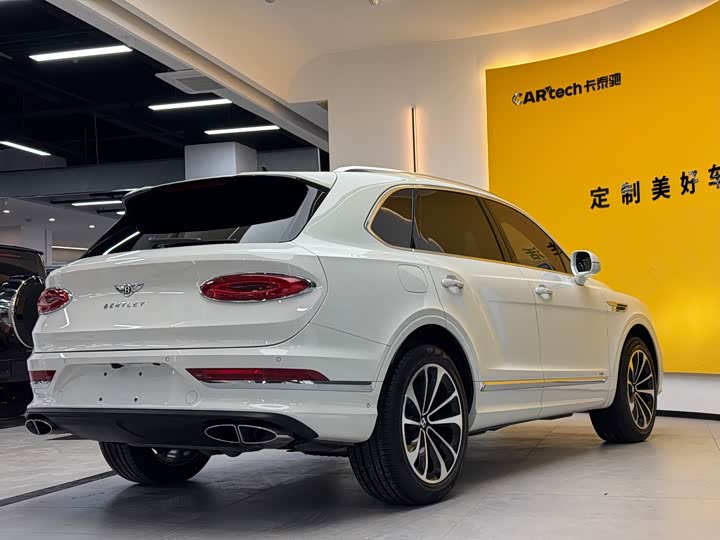 Bentley Bentayga, 2022 — фото 7 из 9