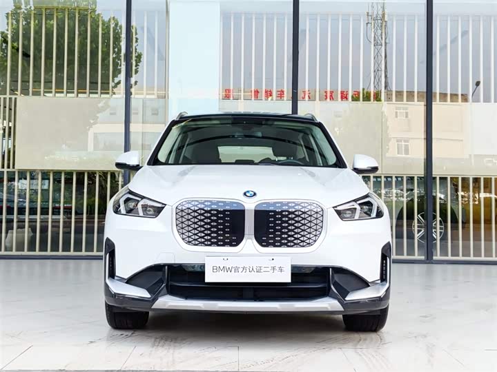 BMW iX1, 2025 — фото 2 из 9