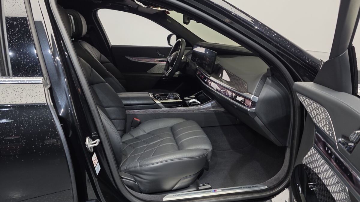BMW i7, 2023 — фото 11 из 12