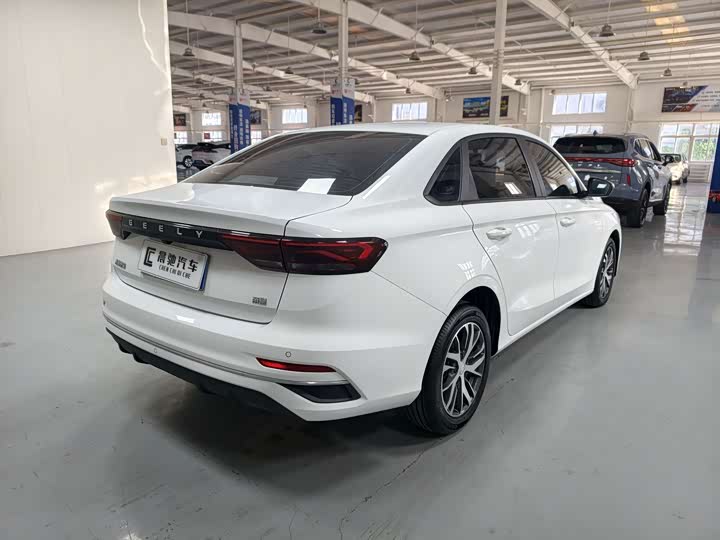 Geely Emgrand, 2025 — фото 4 из 9