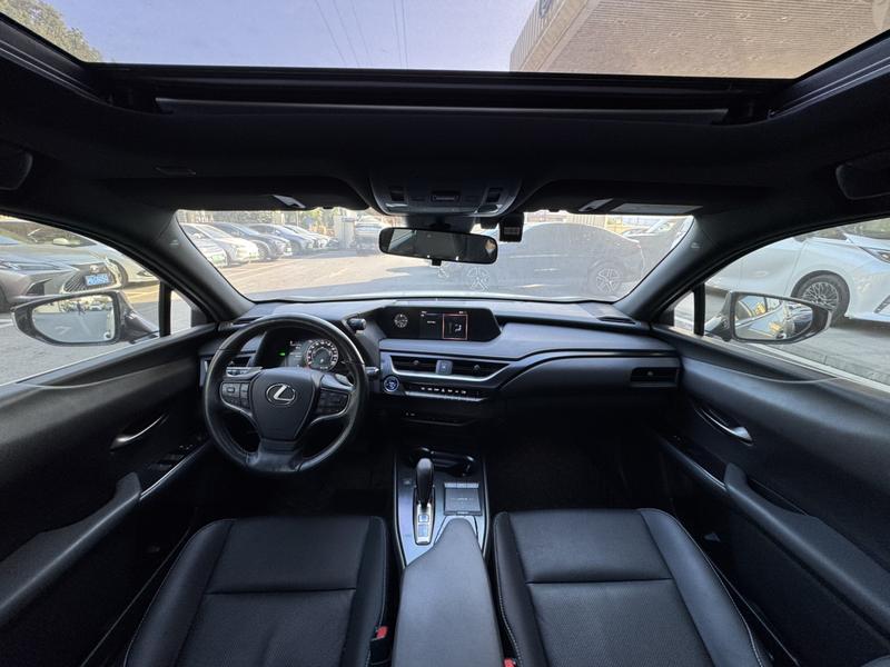 Lexus UX Hybrid, 2021 — фото 9 из 12