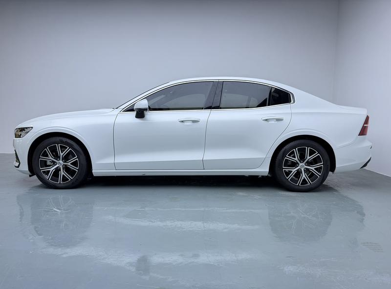 Volvo S60, 2023 — фото 4 из 12