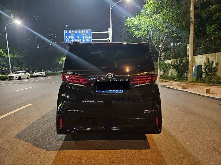 Toyota Alphard, 2024 — фото 3 из 7