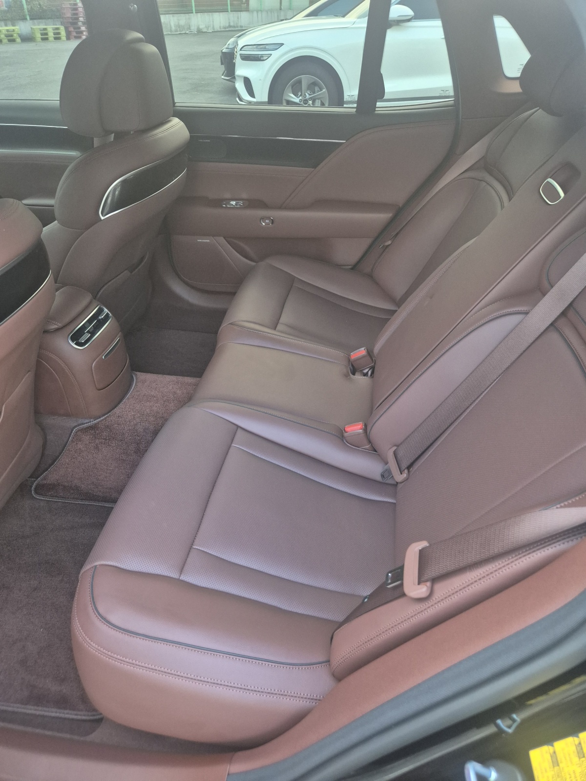 Genesis G90, 2023 — фото 9 из 9