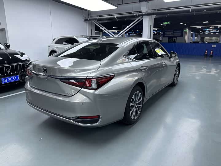 Lexus ES, 2024 — фото 9 из 9