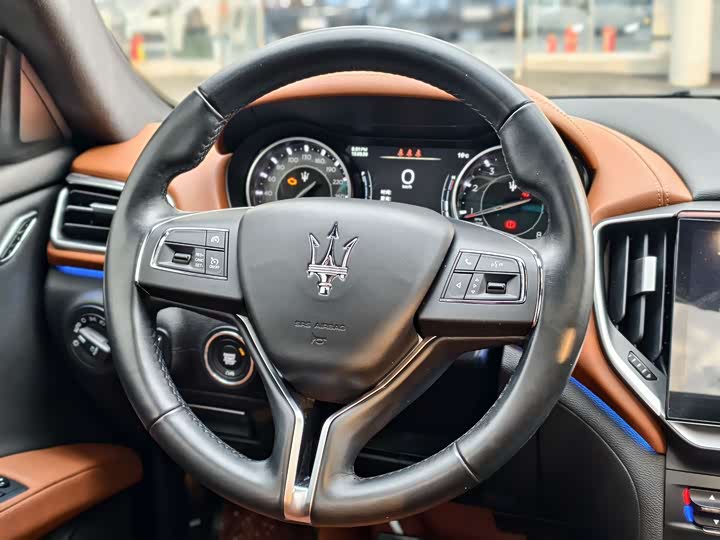 Maserati Ghibli, 2022 — фото 8 из 9