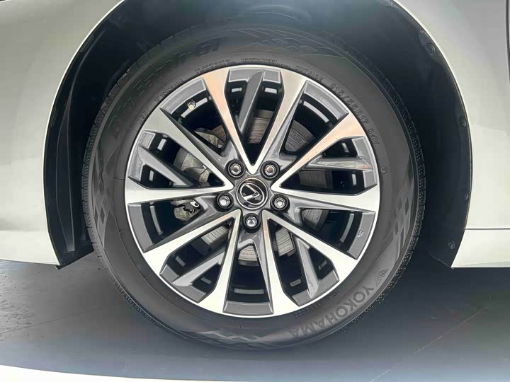 Lexus ES, 2025 — фото 2 из 9