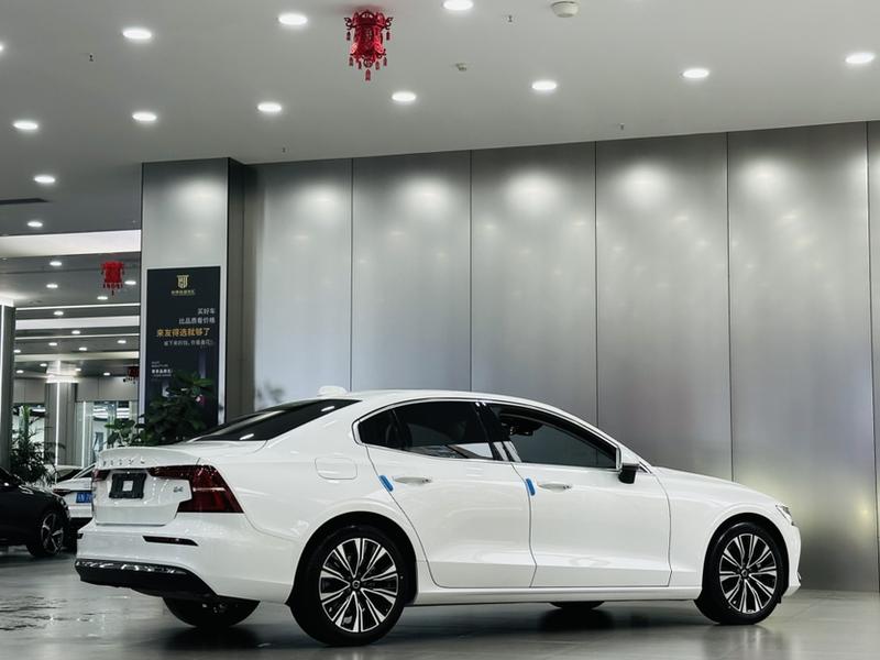 Volvo S60, 2023 — фото 6 из 12