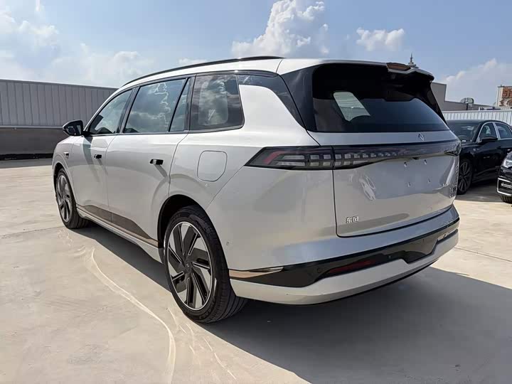 Dongfeng Yipai eπ 008, 2024 — фото 8 из 9