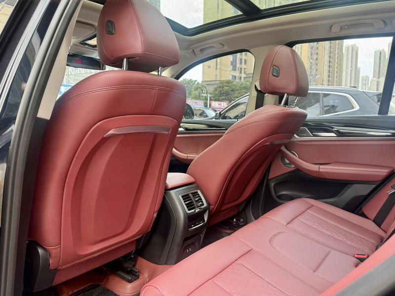 BMW iX3, 2024 — фото 10 из 11
