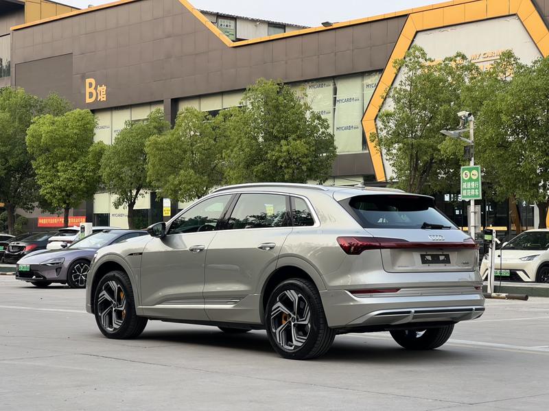 Audi e-tron, 2022 — фото 5 из 12