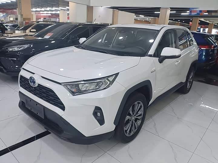 Toyota RAV4, 2023 — купить в Перми под ключ