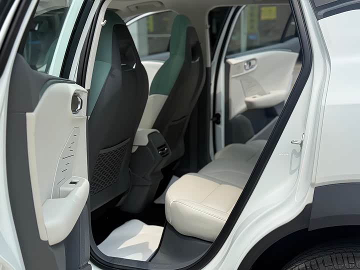 Lynk & Co 06 EM-P Hybrid, 2026 — фото 5 из 9