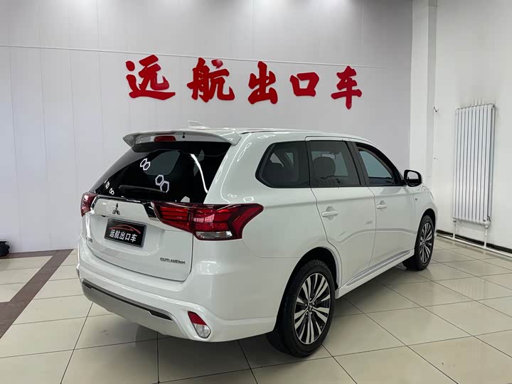 Mitsubishi Outlander, 2022 — фото 6 из 9