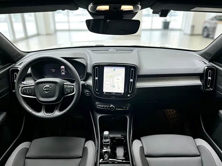 Volvo XC40, 2023 — фото 9 из 9