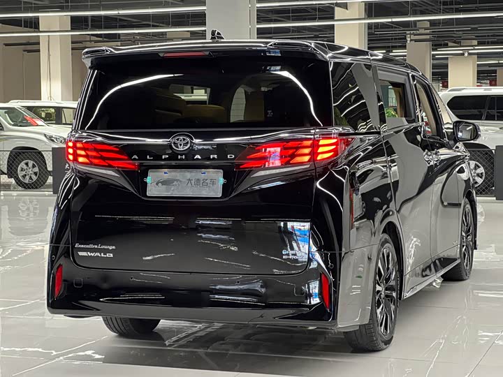 Toyota Alphard, 2024 — фото 4 из 9