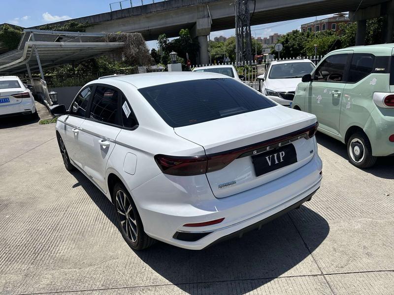 Geely Emgrand, 2025 — фото 4 из 10