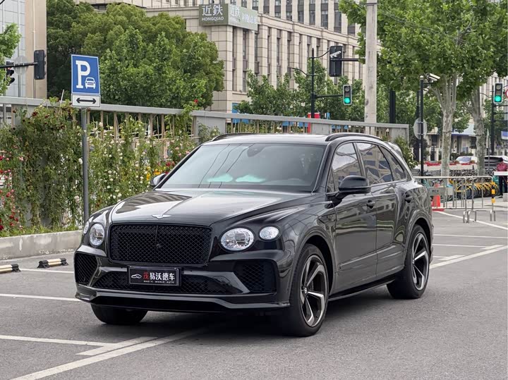 Bentley Bentayga, 2022 — купить в Москве под ключ