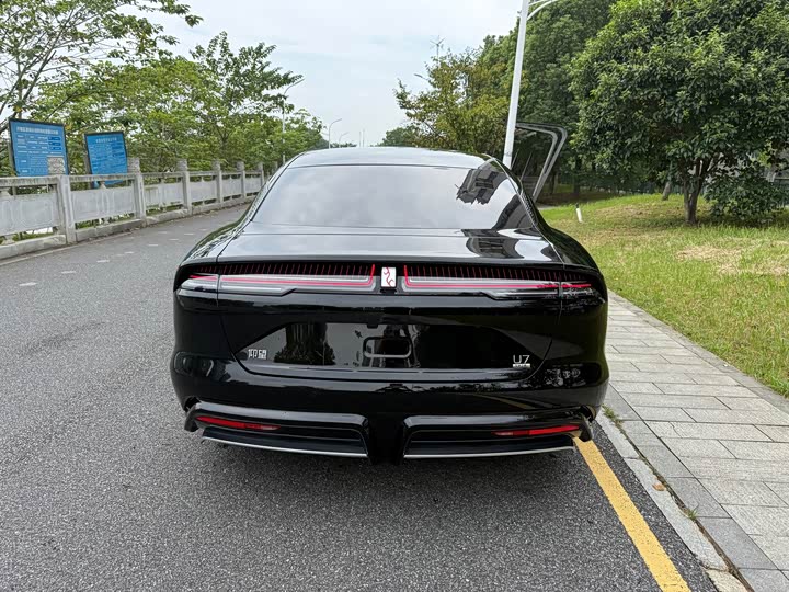 BYD Yangwang U7, 2025 — фото 6 из 9