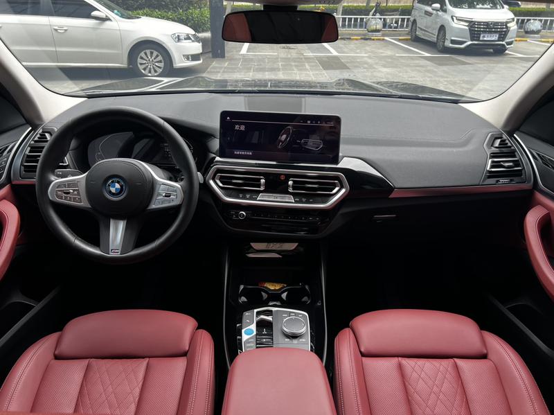 BMW iX3, 2023 — фото 7 из 12