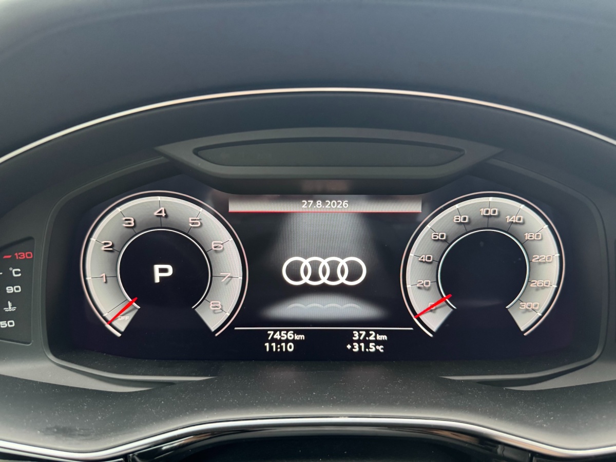 Audi Q8, 2023 — фото 7 из 12