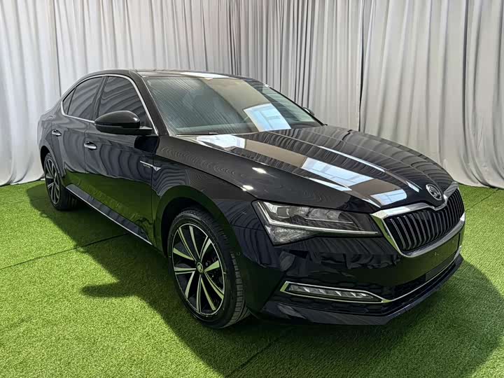Skoda Superb, 2023 — фото 2 из 9