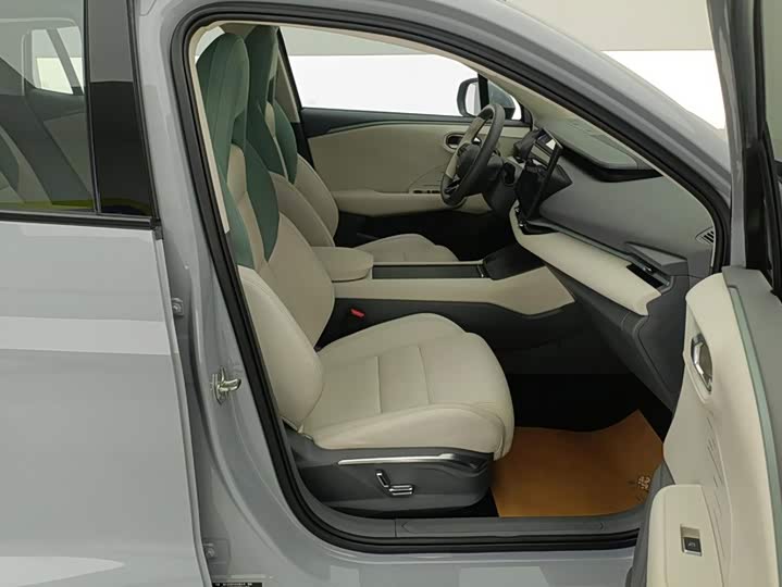 Lynk & Co 06 EM-P Hybrid, 2024 — фото 8 из 9