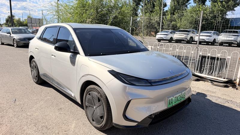 BAIC Arcfox T1, 2026 — фото 3 из 10