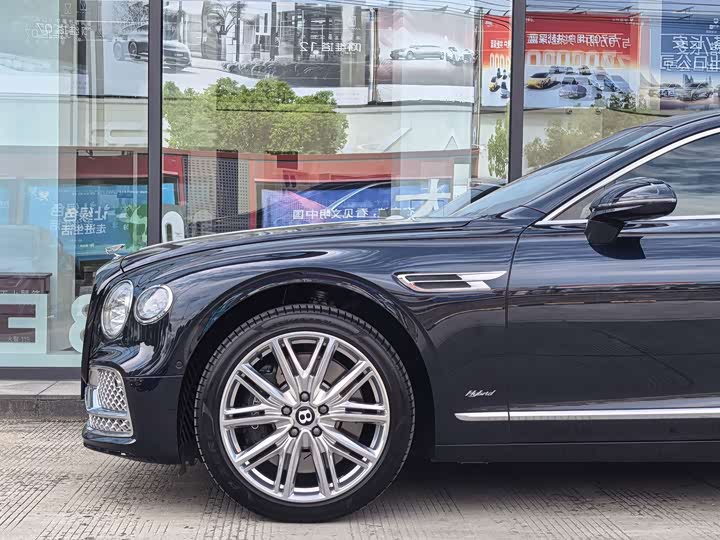 Bentley Flying Spur Hybrid, 2022 — фото 6 из 9