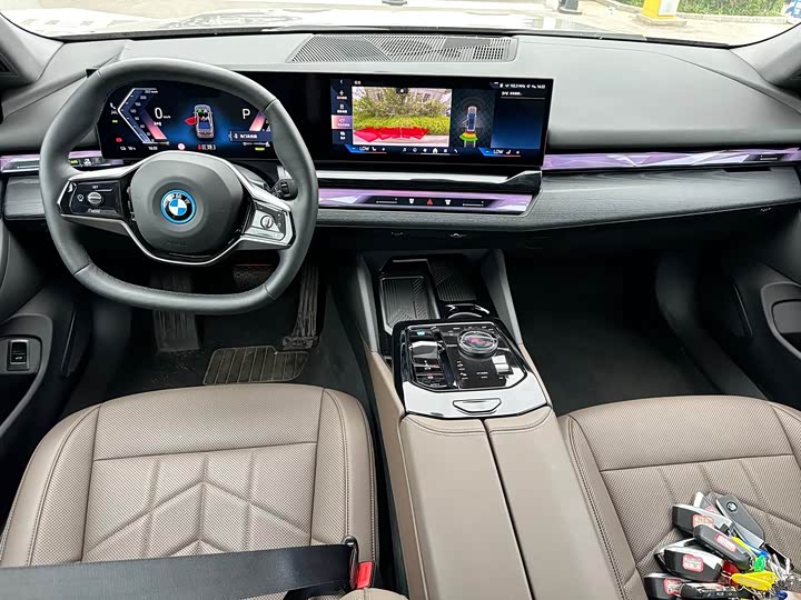BMW i5, 2025 — фото 7 из 9