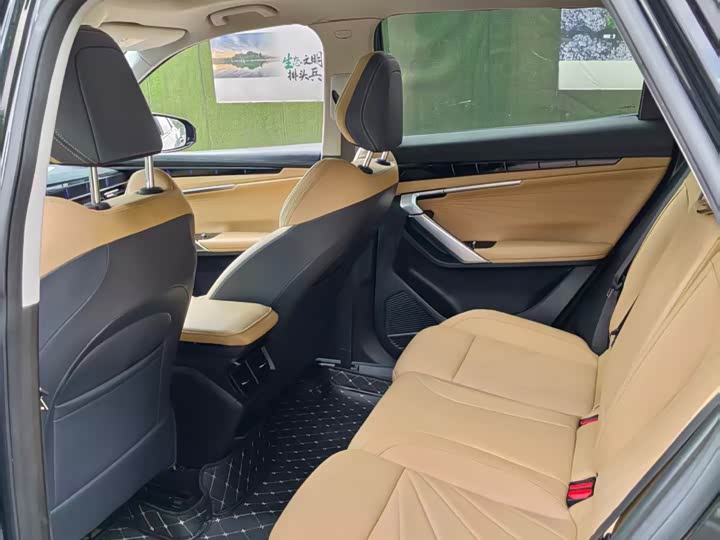 Geely Atlas L, 2023 — фото 8 из 9