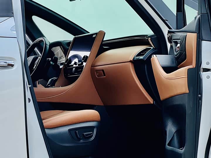 Toyota Vellfire, 2024 — фото 6 из 9