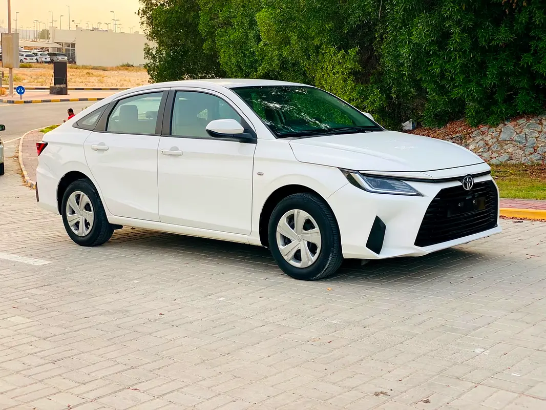 Toyota Yaris, 2024 — фото 2 из 10