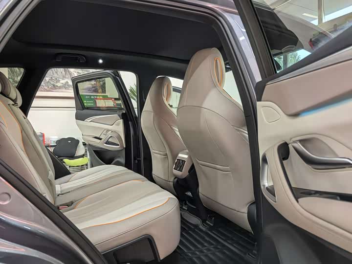 BYD Song Pro Hybrid, 2023 — фото 6 из 9