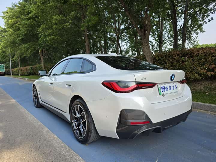 BMW i4, 2025 — фото 8 из 9