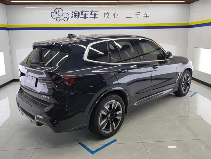 BMW iX3, 2023 — фото 3 из 9
