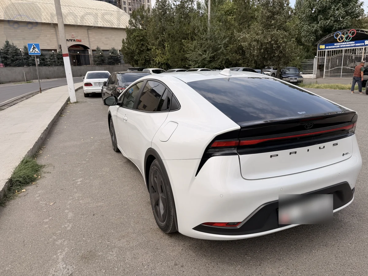 Toyota Prius, 2024 — фото 4 из 5