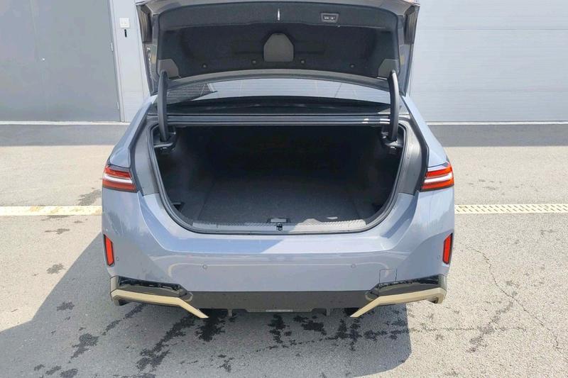 BMW i5, 2025 — фото 12 из 12